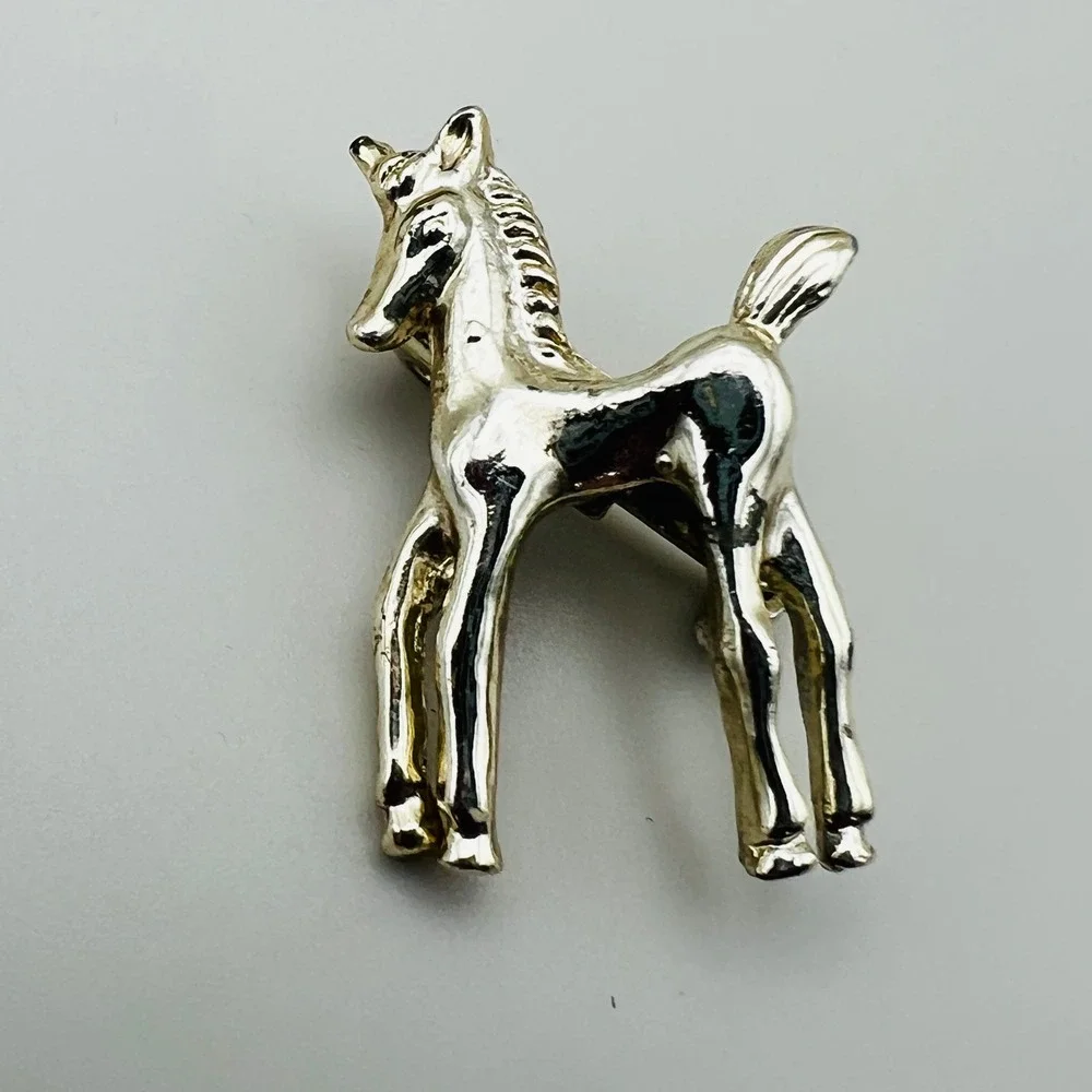 Horse Brooch Vintage Gold Tone Standing Figural Pony Whimsical Equestrian Pin